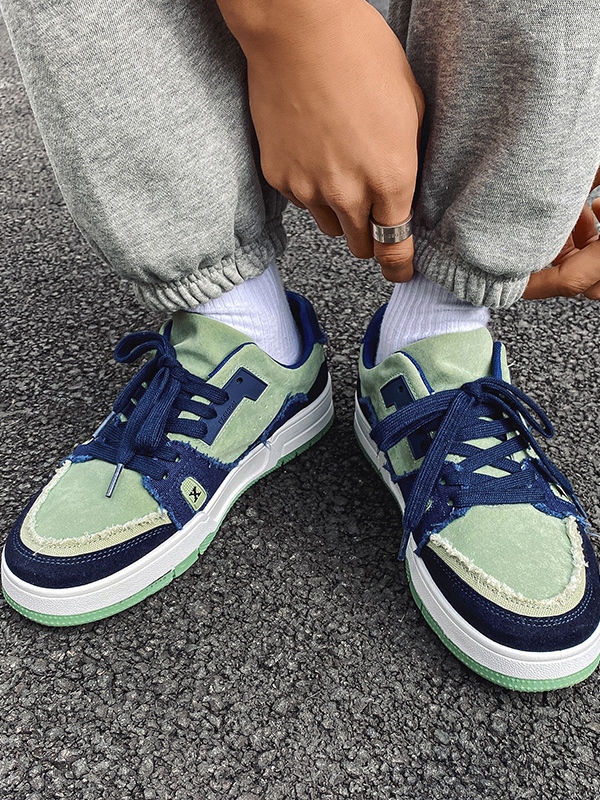 Herren-Sneaker mit kontrastierendem Einsatz und rohem Rand-3